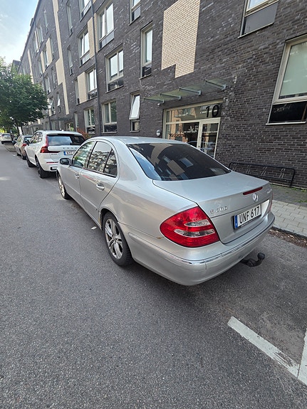 Mercedes-Benz E200 4 of 6