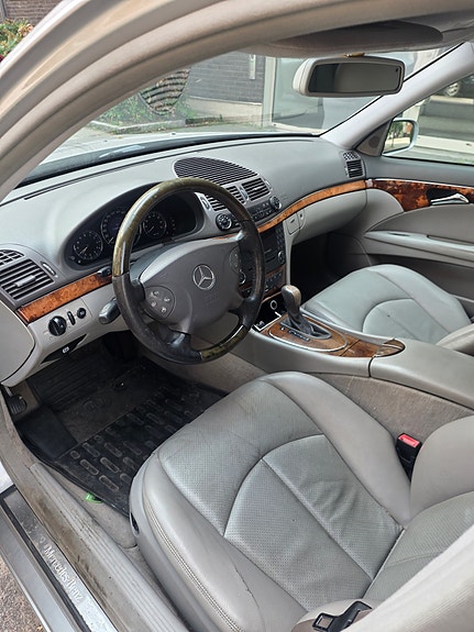 Mercedes-Benz E200 6 of 6