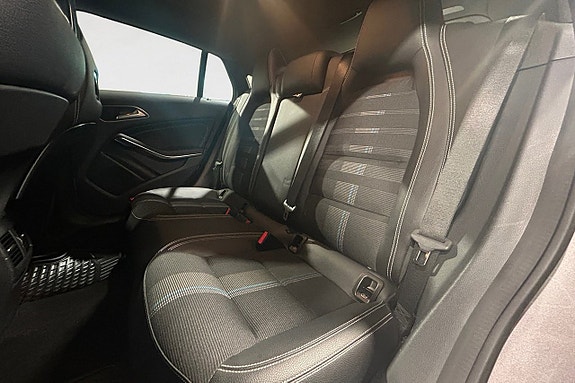 Mercedes-Benz CLA200 14 of 17