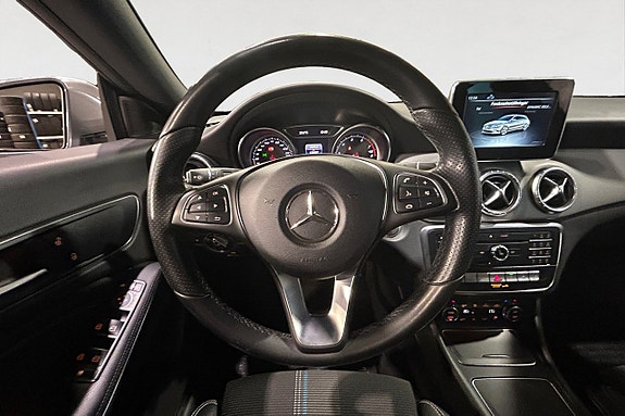 Mercedes-Benz CLA200 13 of 17
