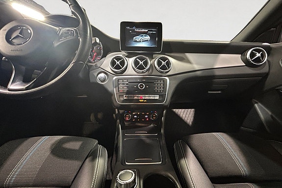 Mercedes-Benz CLA200 12 of 17