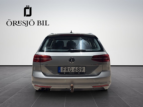 Volkswagen Passat 4 of 21