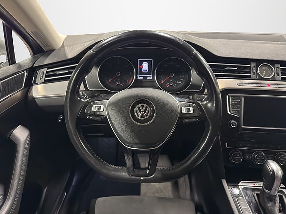 Volkswagen Passat 14 of 21