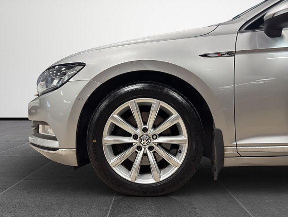 Volkswagen Passat 19 of 21