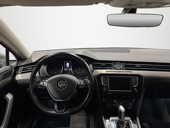 Volkswagen Passat 9 of 21