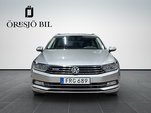 Volkswagen Passat 3 of 21