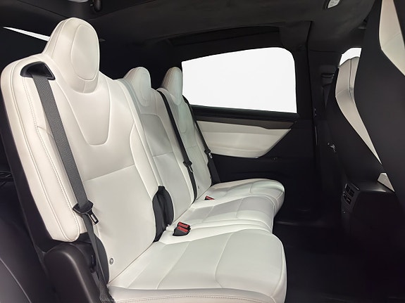 Tesla Model X 13 of 23