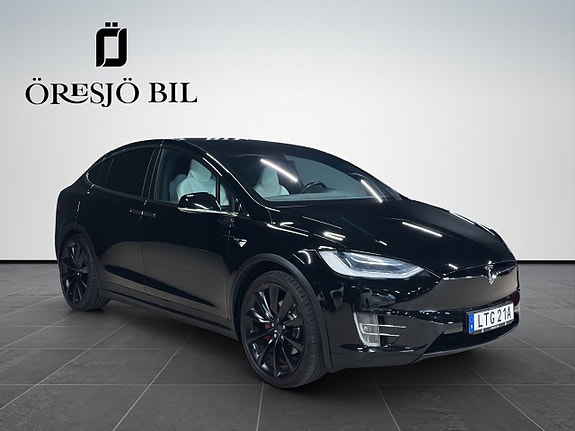 Tesla Model X 8 of 23