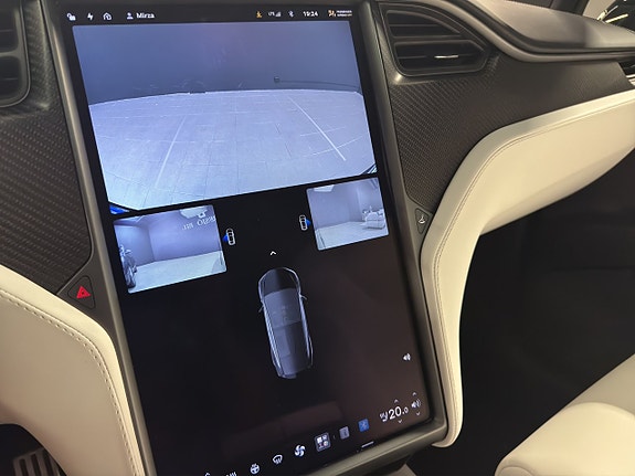 Tesla Model X 16 of 23