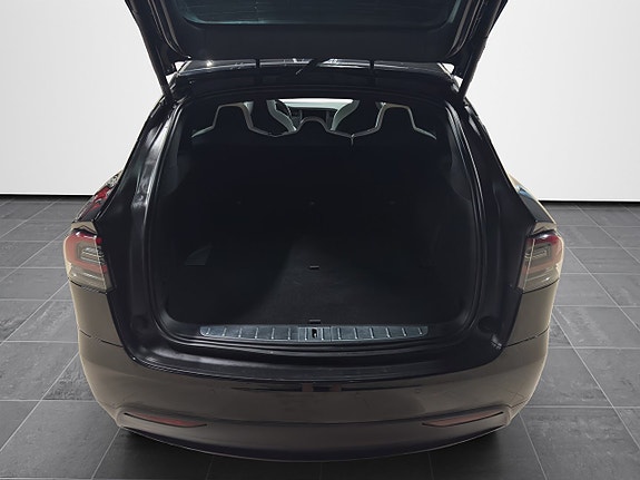 Tesla Model X 22 of 23