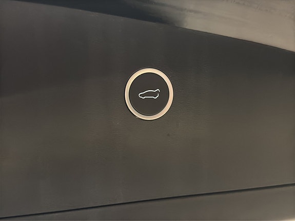 Tesla Model X 20 of 23