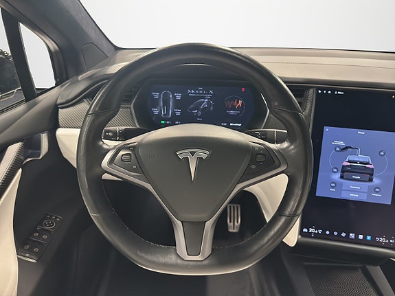 Tesla Model X 14 of 23