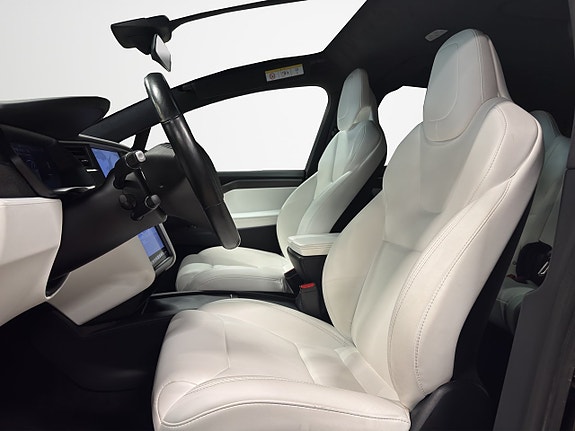 Tesla Model X 10 of 23