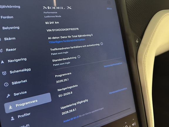 Tesla Model X 18 of 23