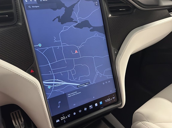 Tesla Model X 15 of 23
