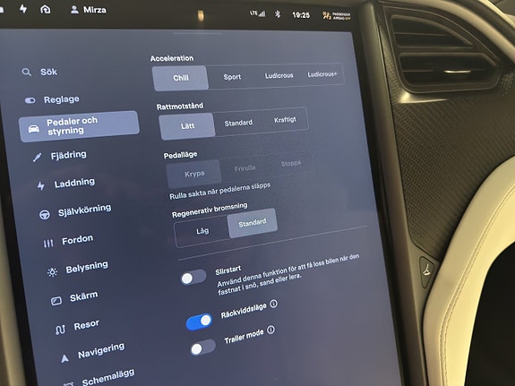 Tesla Model X 17 of 23