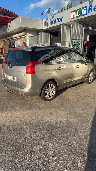 Peugeot 5008 2 of 2
