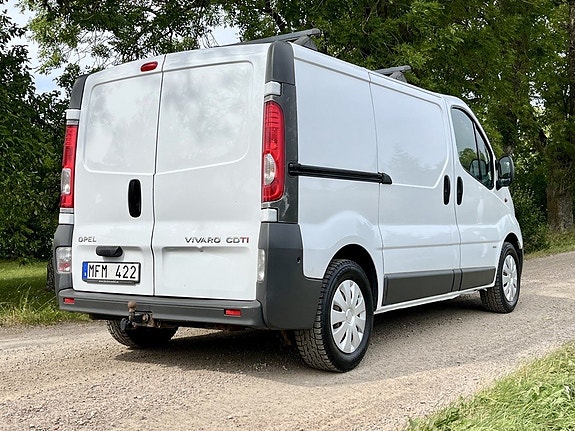 Opel Vivaro 2 of 11