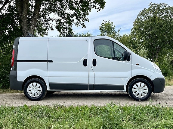 Opel Vivaro 10 of 11