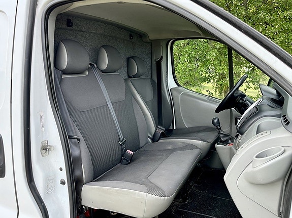 Opel Vivaro 9 of 11
