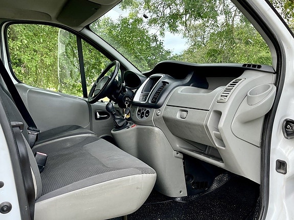 Opel Vivaro 6 of 11