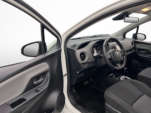 Toyota Yaris 9 of 26