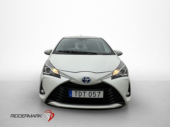 Toyota Yaris 2 of 26