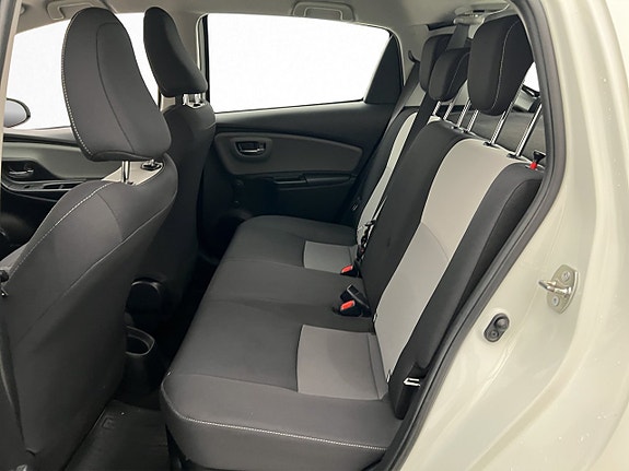Toyota Yaris 21 of 26