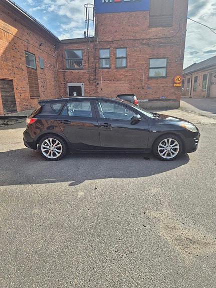 Mazda 3 4 of 7