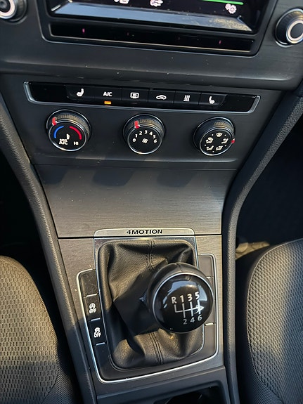 Volkswagen Golf VII 11 of 11