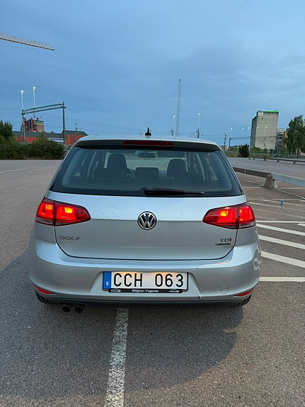Volkswagen Golf VII 2 of 11