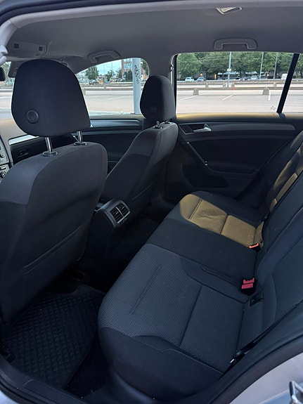 Volkswagen Golf VII 9 of 11