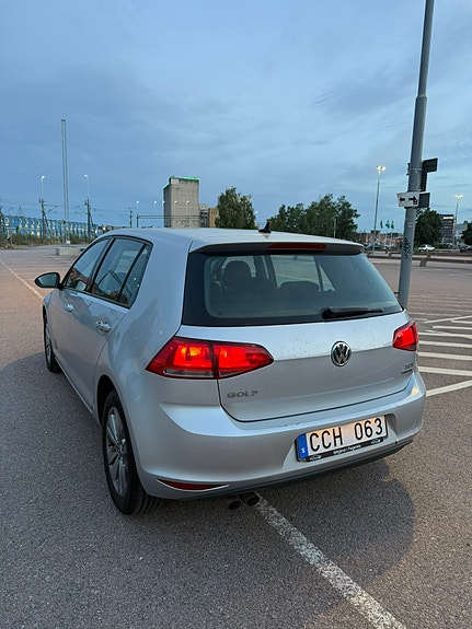 Volkswagen Golf VII 4 of 11