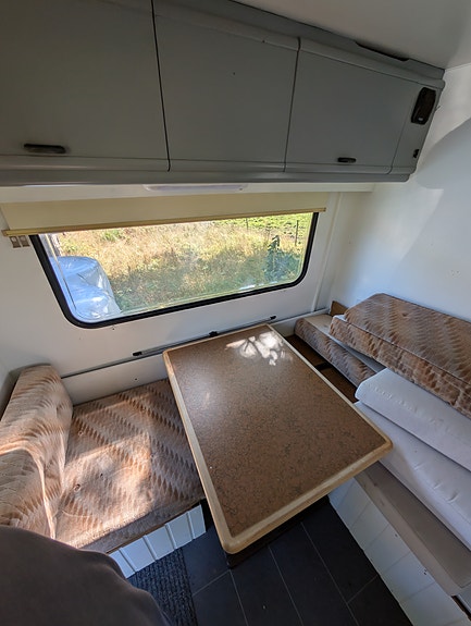 Adria 400 4 of 5