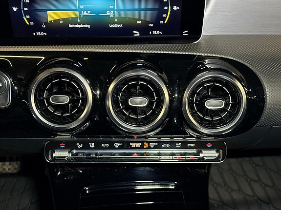 Mercedes-Benz CLA180 21 of 24