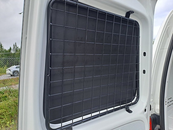 Volkswagen Caddy Maxi 10 of 21