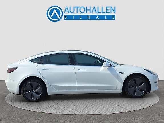 Tesla Model 3 7 of 17
