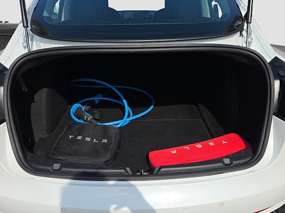 Tesla Model 3 17 of 17