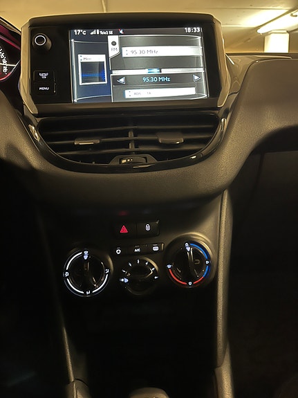 Peugeot 208 10 of 14
