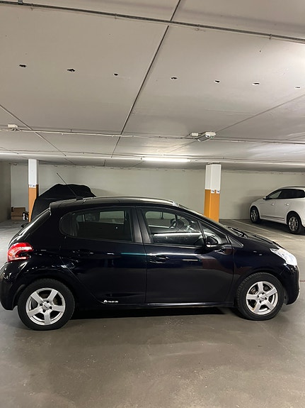Peugeot 208 5 of 14