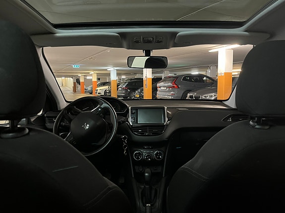 Peugeot 208 6 of 14