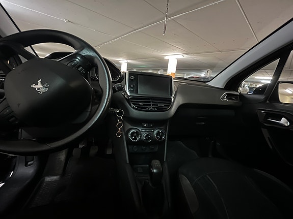 Peugeot 208 8 of 14
