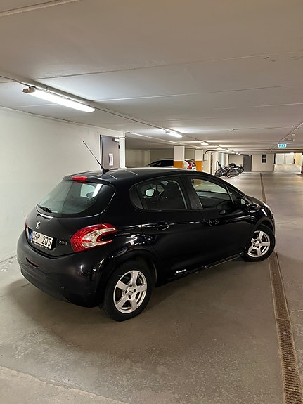 Peugeot 208 3 of 14