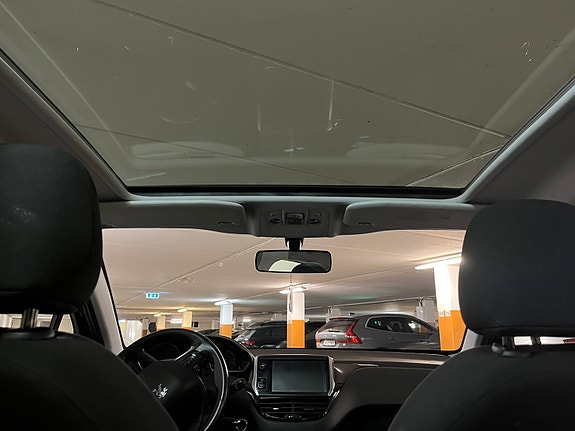 Peugeot 208 7 of 14
