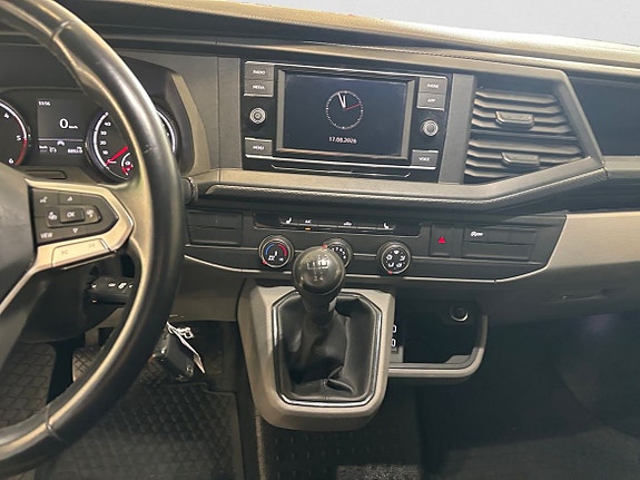 Volkswagen Transporter 12 of 17
