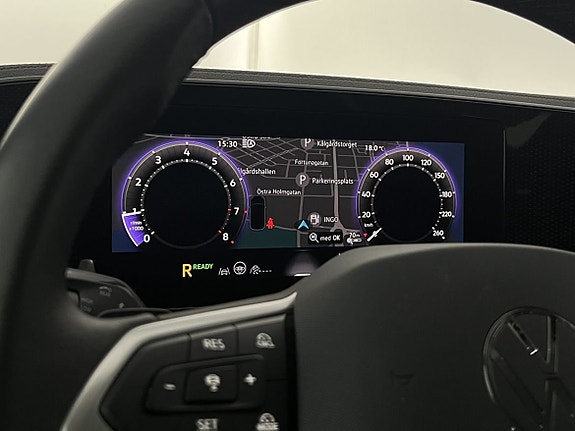 Volkswagen Passat 10 of 27