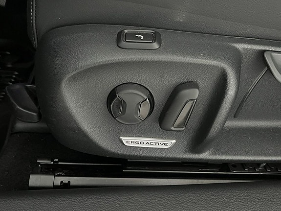 Volkswagen Passat 18 of 27
