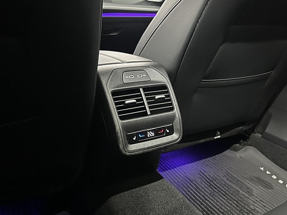 Volkswagen Passat 21 of 27