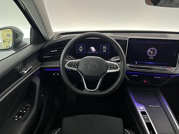 Volkswagen Passat 7 of 27