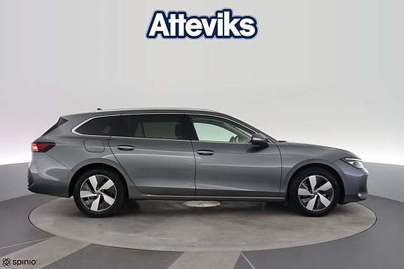 Volkswagen Passat 2 of 27